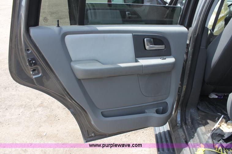 image for item G4593 2004 Ford Expedition XLT SUV