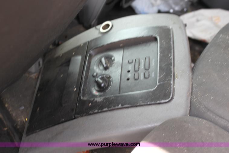 image for item G4593 2004 Ford Expedition XLT SUV