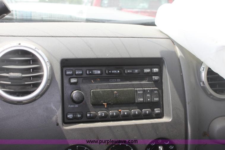 image for item G4593 2004 Ford Expedition XLT SUV