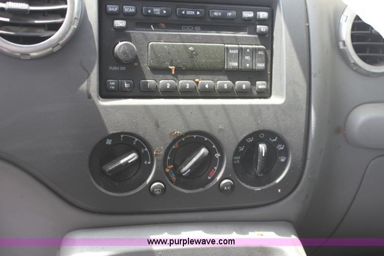 image for item G4593 2004 Ford Expedition XLT SUV