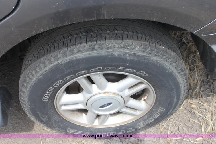 image for item G4593 2004 Ford Expedition XLT SUV