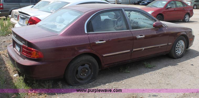 image for item G4599 2001 Kia Optima SE