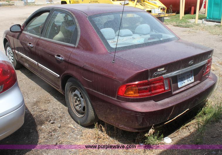 image for item G4599 2001 Kia Optima SE