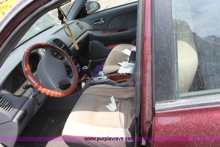 image for item G4599 2001 Kia Optima SE