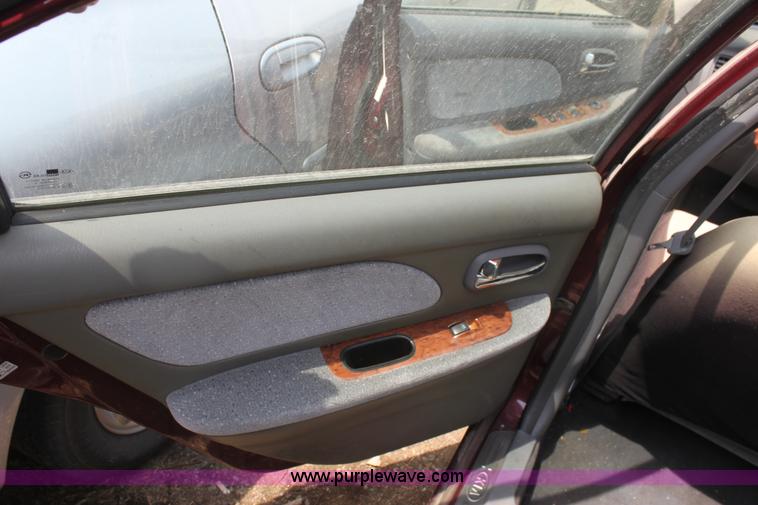 image for item G4599 2001 Kia Optima SE