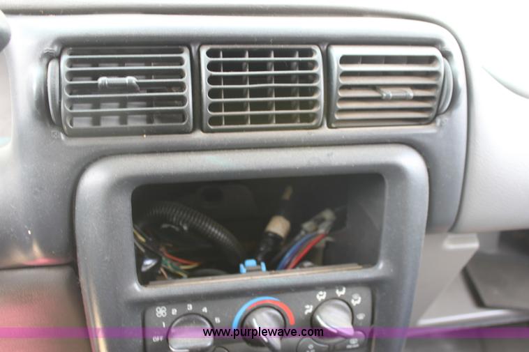 image for item G4600 1998 Chevrolet Venture mini van