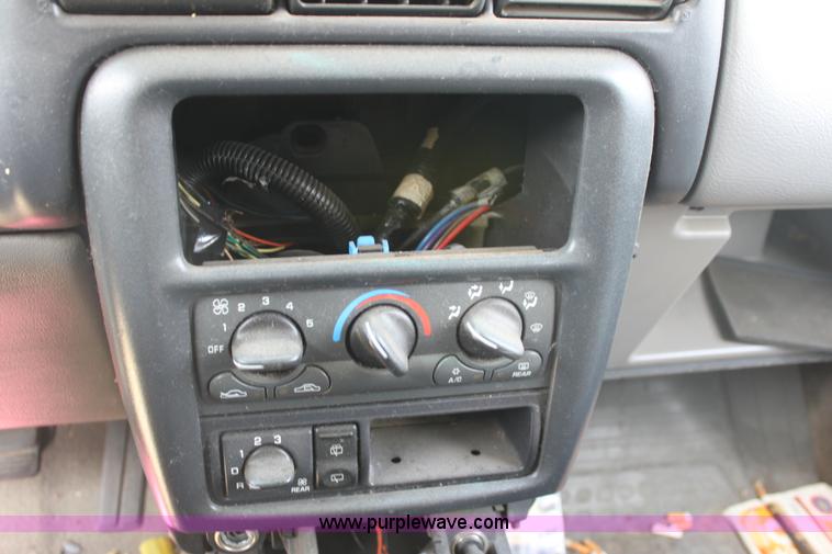 image for item G4600 1998 Chevrolet Venture mini van