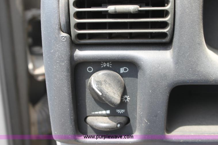 image for item G4600 1998 Chevrolet Venture mini van