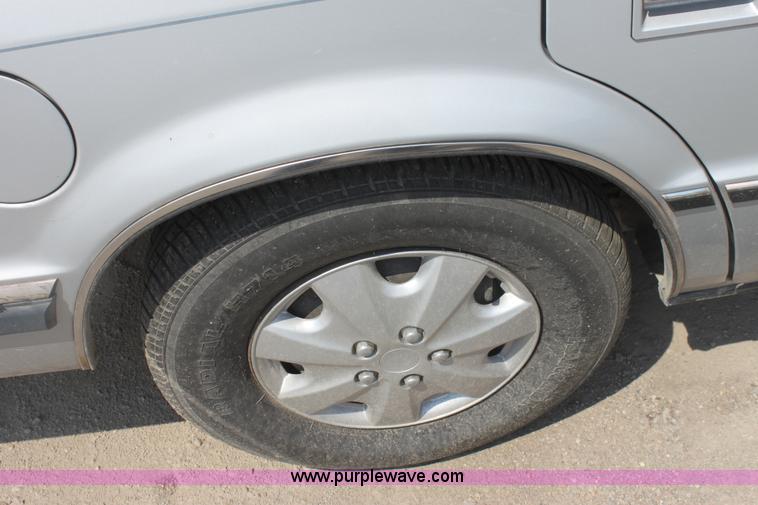 image for item G4601 1989 Dodge Dynasty