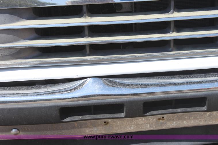 image for item G4603 1994 Ford Explorer XLT SUV