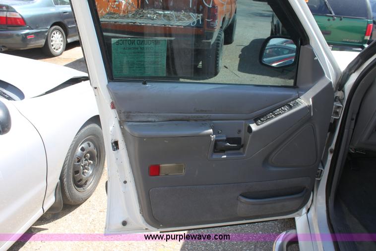 image for item G4603 1994 Ford Explorer XLT SUV