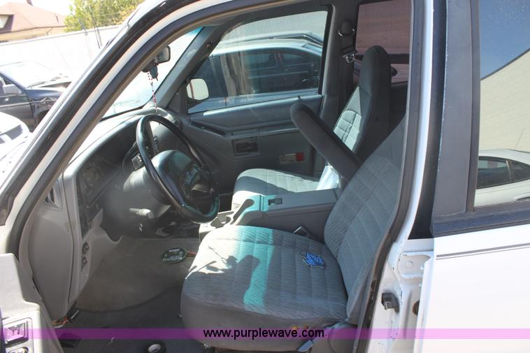 image for item G4603 1994 Ford Explorer XLT SUV