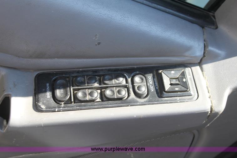 image for item G4603 1994 Ford Explorer XLT SUV