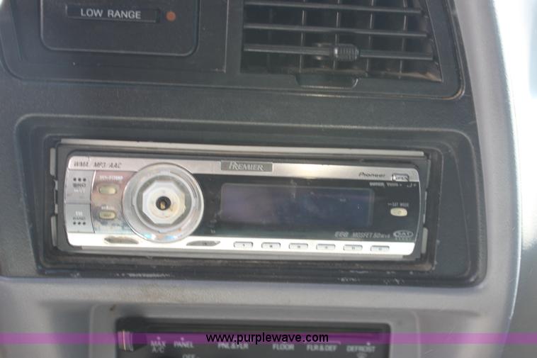 image for item G4603 1994 Ford Explorer XLT SUV