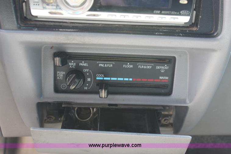 image for item G4603 1994 Ford Explorer XLT SUV