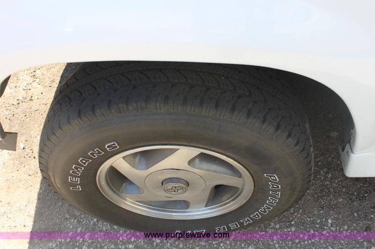 image for item G4603 1994 Ford Explorer XLT SUV