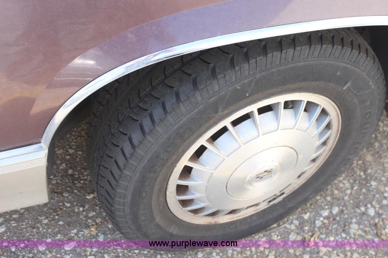 image for item G4605 1989 Cadillac Deville