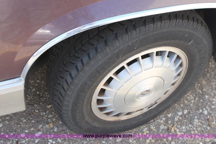 image for item G4605 1989 Cadillac Deville