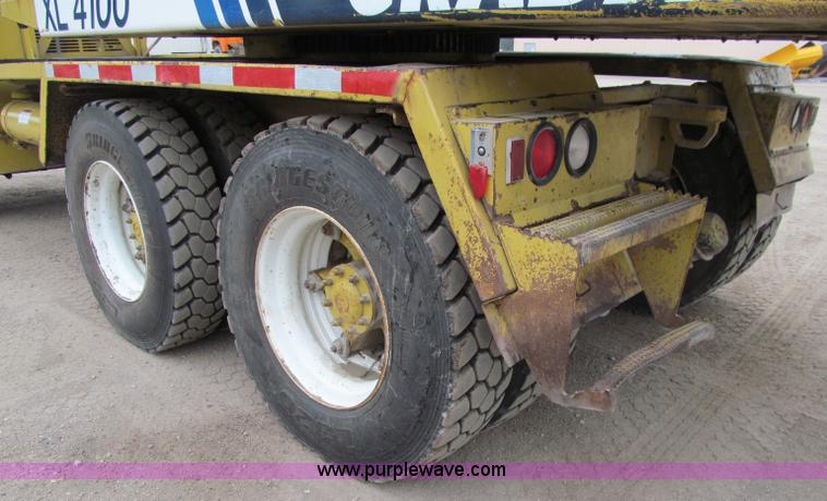 image for item A8443 1998 Gradall XL4100 mobile hydraulic excavator