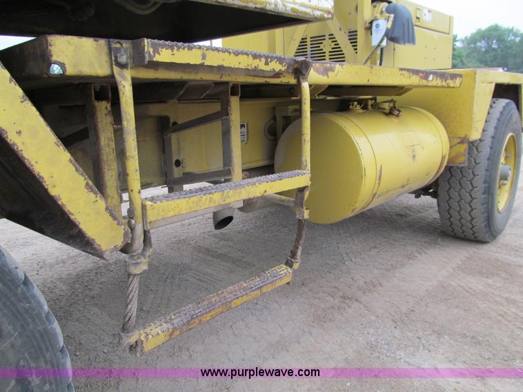 image for item A8443 1998 Gradall XL4100 mobile hydraulic excavator