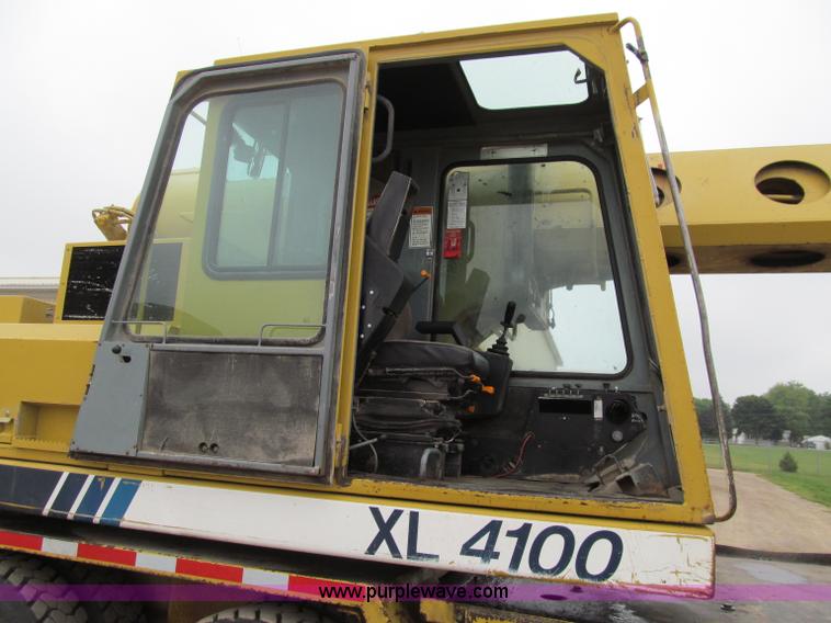 image for item A8443 1998 Gradall XL4100 mobile hydraulic excavator
