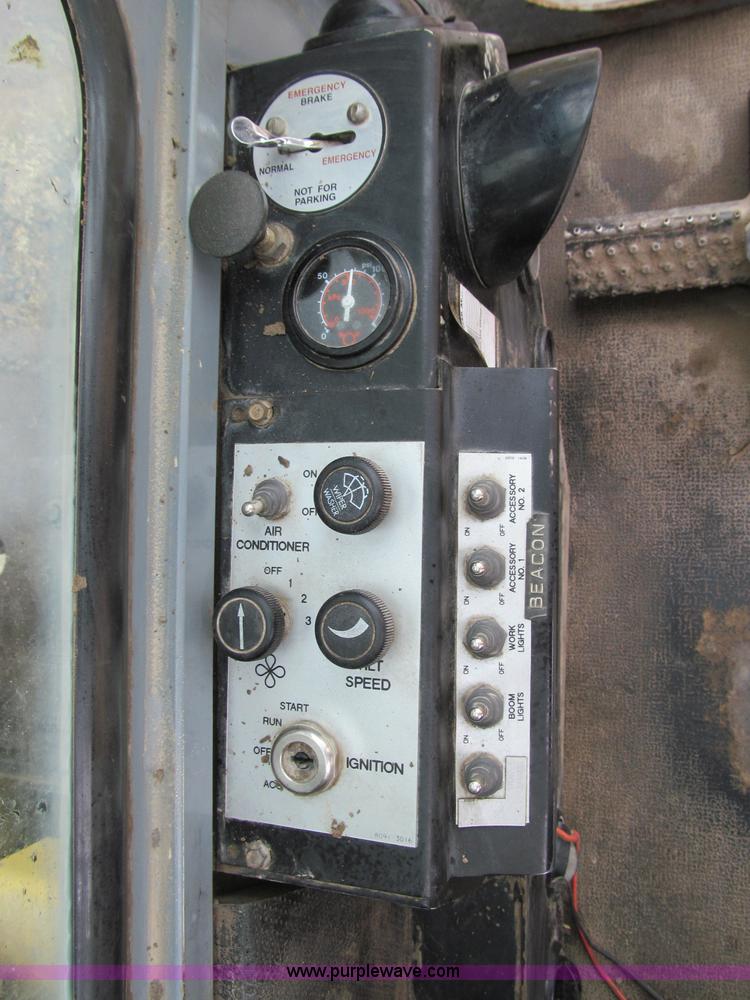 image for item A8443 1998 Gradall XL4100 mobile hydraulic excavator