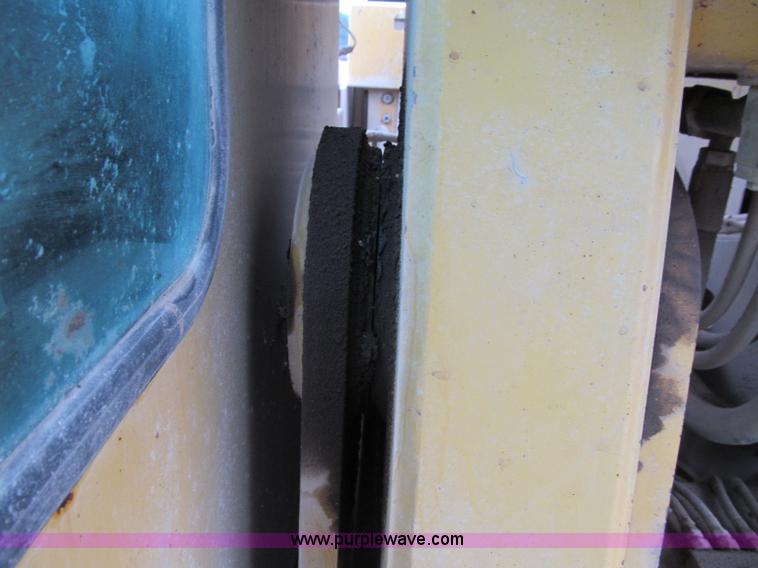 image for item A8443 1998 Gradall XL4100 mobile hydraulic excavator