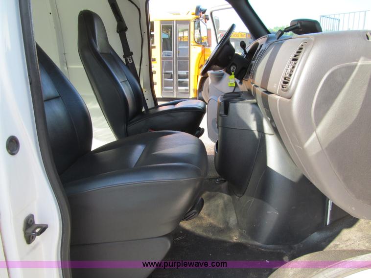 image for item A8446 2001 Dodge Ram 2500 cargo van