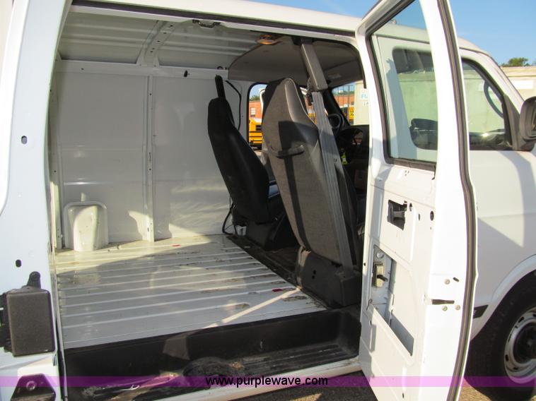 image for item A8446 2001 Dodge Ram 2500 cargo van