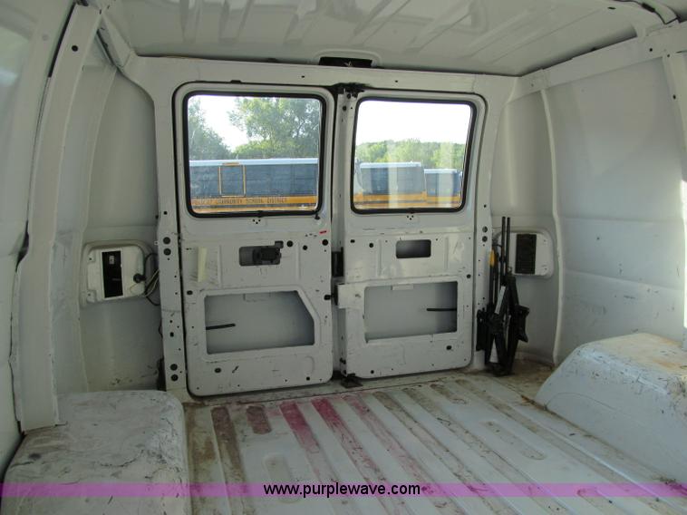 image for item A8446 2001 Dodge Ram 2500 cargo van