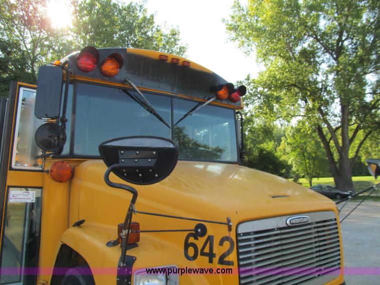 image for item A8447 2001 Freightliner FS65 school bus