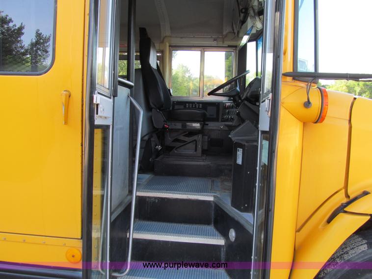 image for item A8447 2001 Freightliner FS65 school bus
