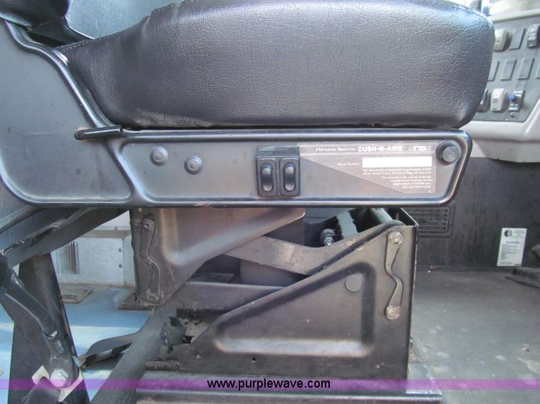 image for item A8447 2001 Freightliner FS65 school bus