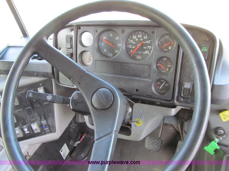 image for item A8447 2001 Freightliner FS65 school bus