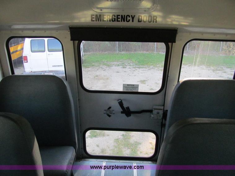 image for item A8447 2001 Freightliner FS65 school bus