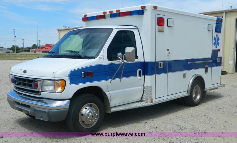 image for item B3832 2000 Ford E350 Medtec ambulance