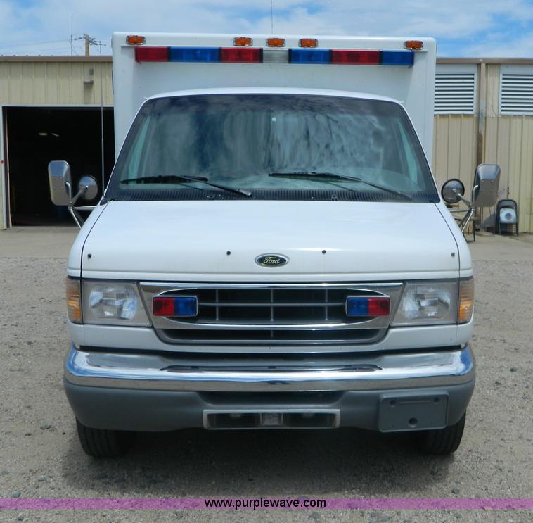 image for item B3832 2000 Ford E350 Medtec ambulance