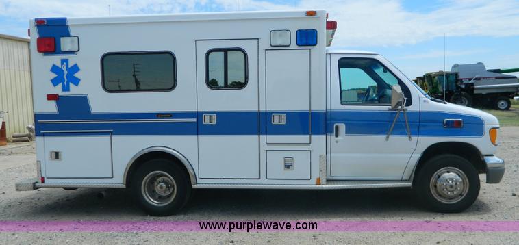 image for item B3832 2000 Ford E350 Medtec ambulance