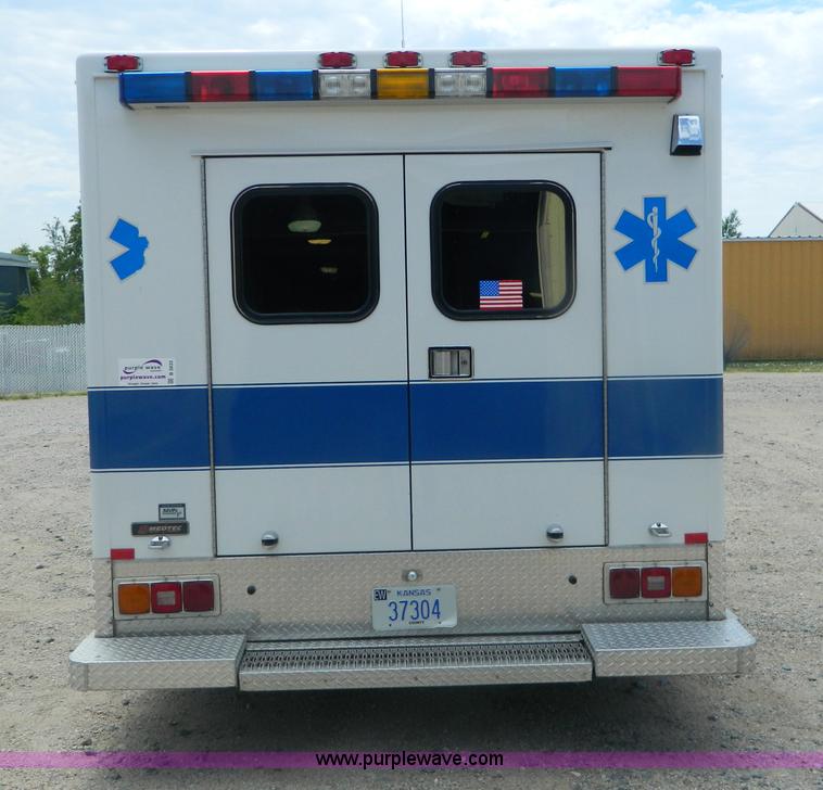 image for item B3832 2000 Ford E350 Medtec ambulance
