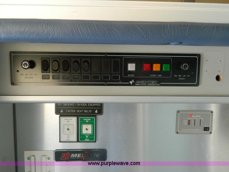 image for item B3832 2000 Ford E350 Medtec ambulance