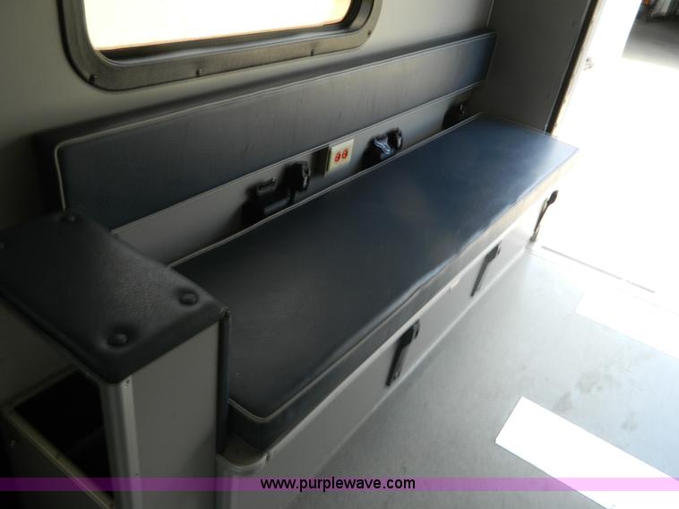 image for item B3832 2000 Ford E350 Medtec ambulance