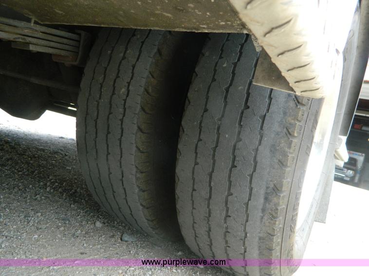 image for item B3832 2000 Ford E350 Medtec ambulance