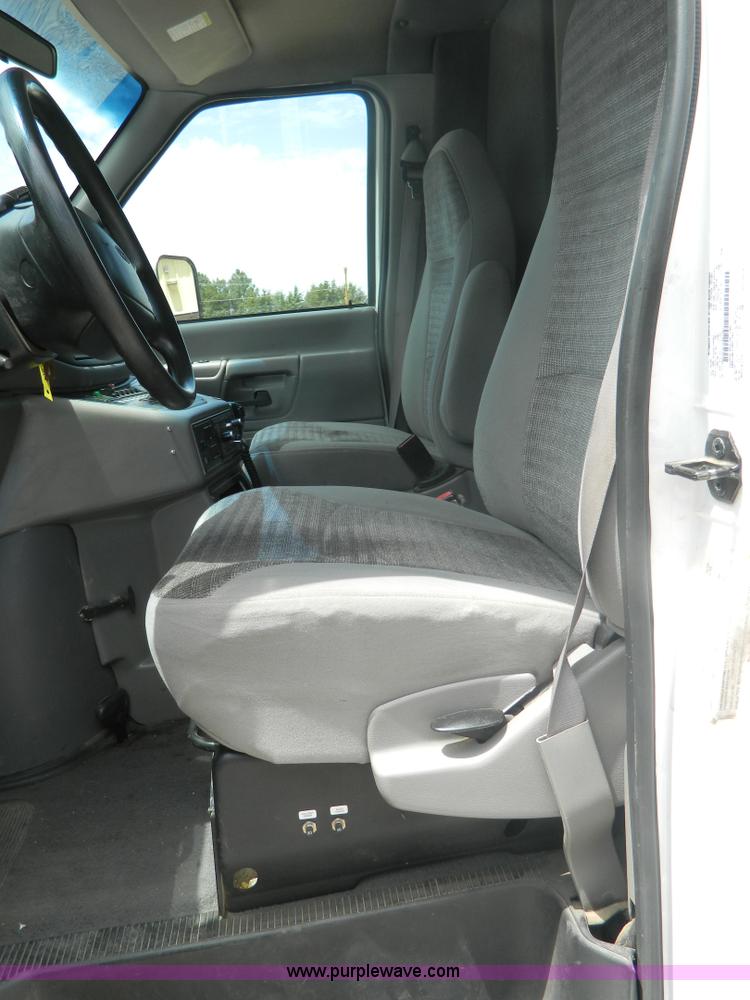 image for item B3832 2000 Ford E350 Medtec ambulance