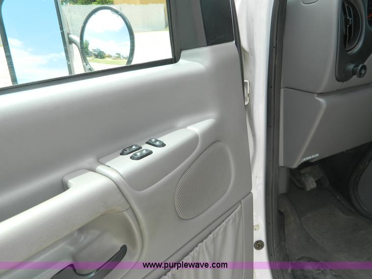 image for item B3832 2000 Ford E350 Medtec ambulance