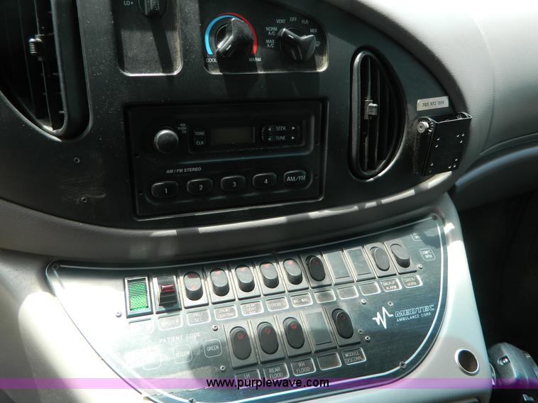 image for item B3832 2000 Ford E350 Medtec ambulance
