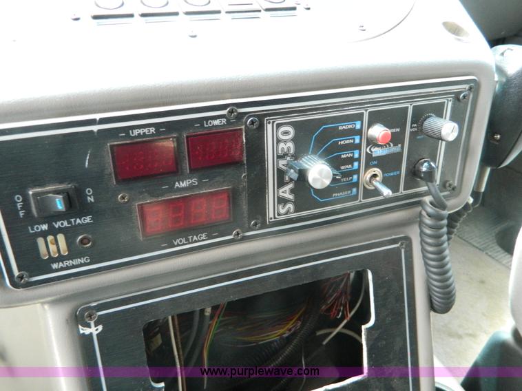 image for item B3832 2000 Ford E350 Medtec ambulance