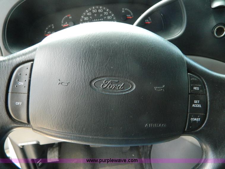 image for item B3832 2000 Ford E350 Medtec ambulance