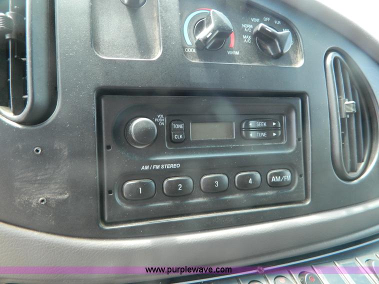 image for item B3832 2000 Ford E350 Medtec ambulance