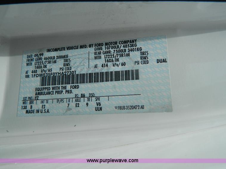 image for item B3832 2000 Ford E350 Medtec ambulance