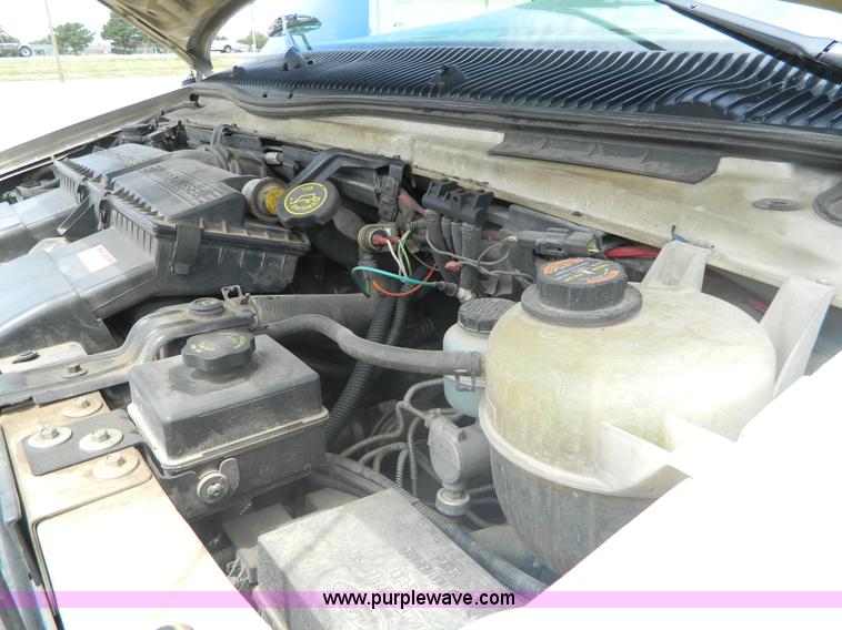 image for item B3832 2000 Ford E350 Medtec ambulance